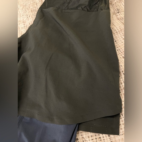 Nike Tech Pack Men’s 2-in-1 Shorts + 3/4 Leggings Size S Men’s (Charcoal + Blue) - Picture 5 of 6